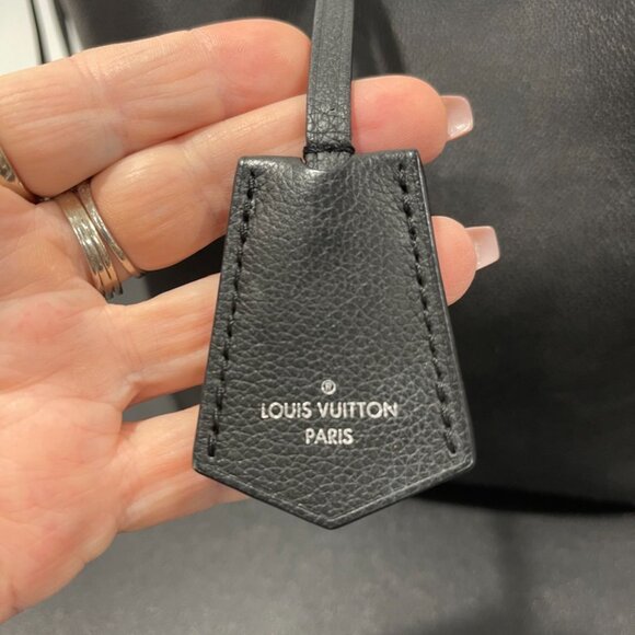 Louis Vuitton Calfskin Lockme Studs Bucket Bag Black (JB1030) - Picture 4 of 10